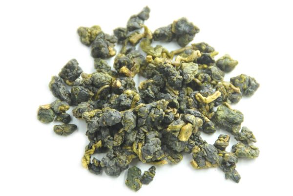 農場邊梨山茶，來自2200公尺高山